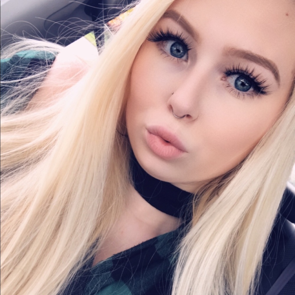 Meet your Posher, Kaela